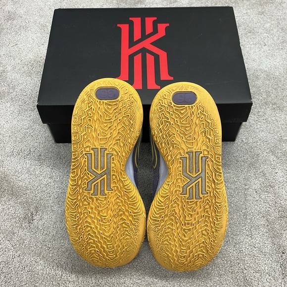 Nike Kyrie 7 Basketball Sneakers - size 4 Youth - Picture 5 of 8